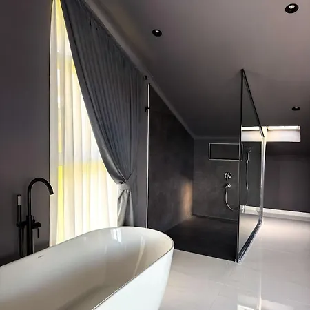 Elizabella Luxury Retreat In Nature With Heated Pool And Sauna Villa *