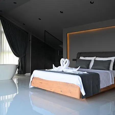 Elizabella Luxury Retreat In Nature With Heated Pool And Sauna Villa