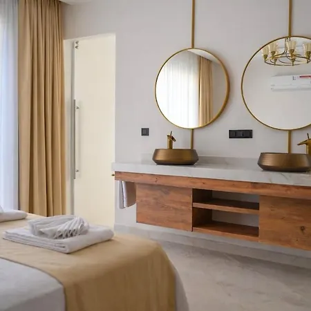 Elizabella Luxury Retreat In Nature With Heated Pool And Sauna Villa